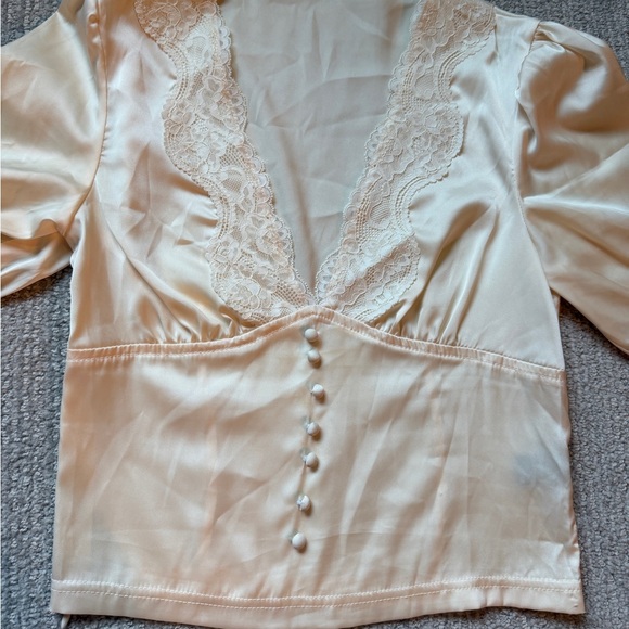 Satiny blouse - Picture 2 of 5